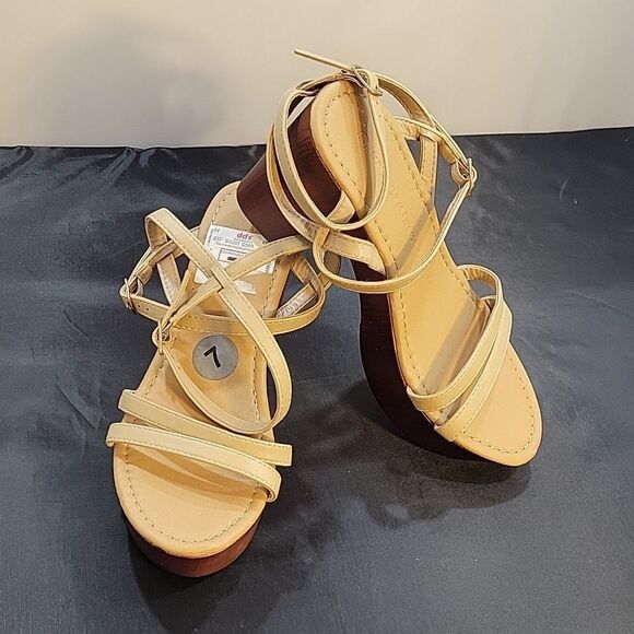 BRAND NEW WILD DIVA LOUNGS OPEN TOE BLOCK HEEL ESPADRILLE SANDAL - Picture 15 of 16